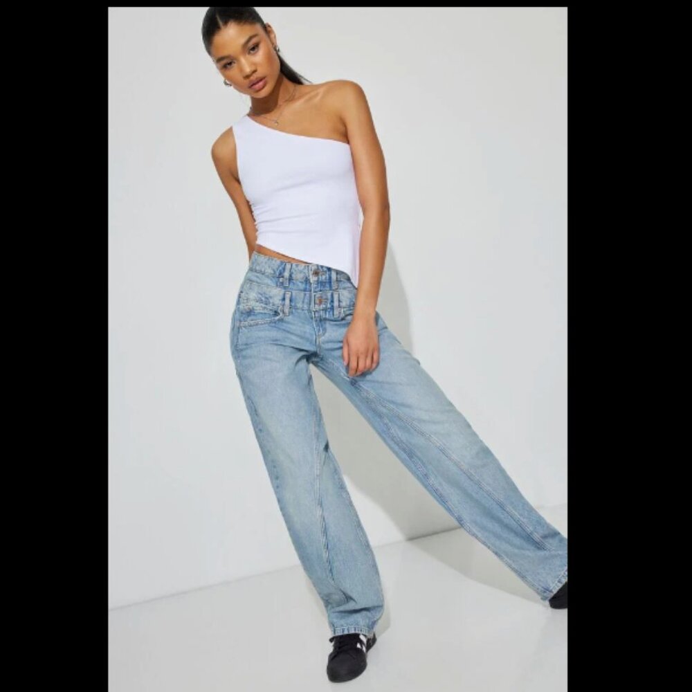 Wide Leg, Baggy Light Wash Jean : Double Belt Waist, Statement Denim. SIZE 1